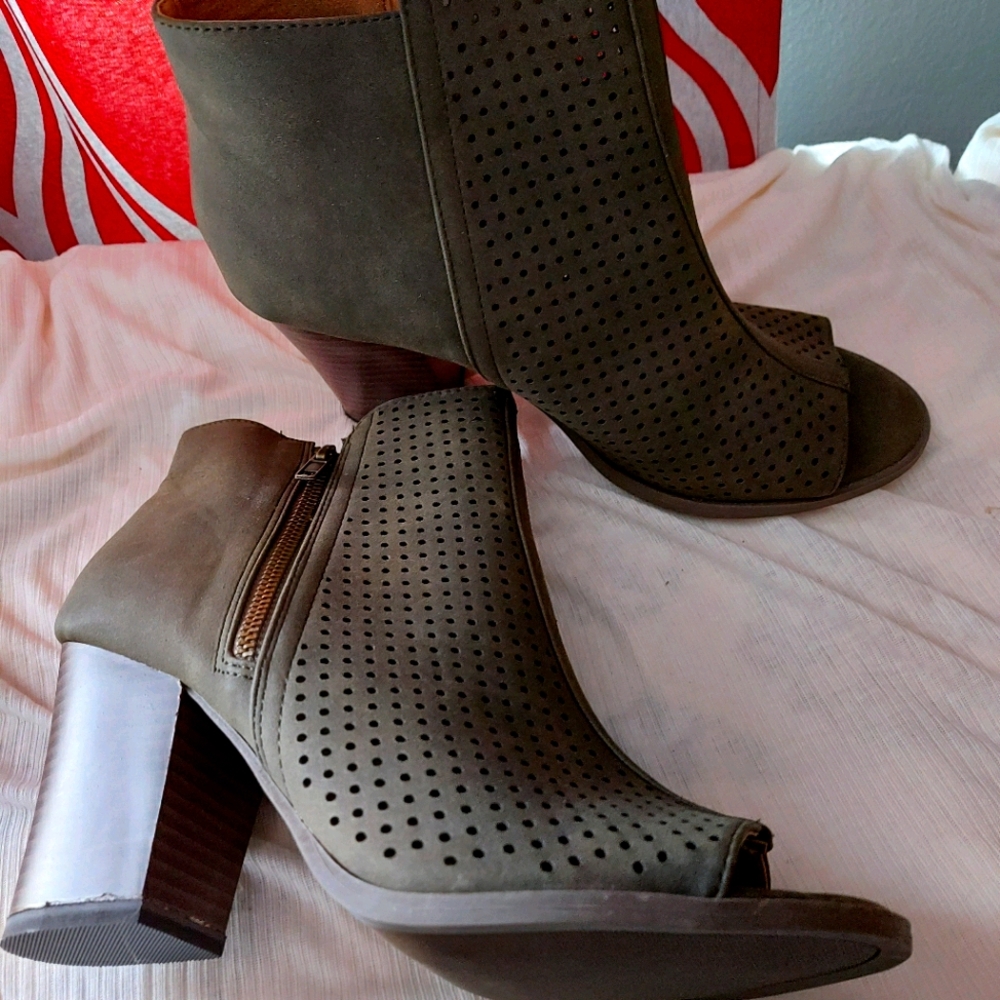 Ankle booties
